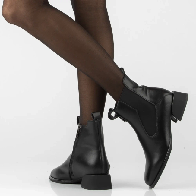 Leather heeled ankle boots Filippo DBT8136/26 BK black