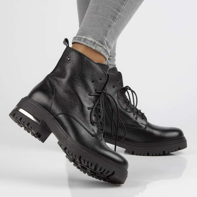 Leather ankle boots Filippo 60273 black