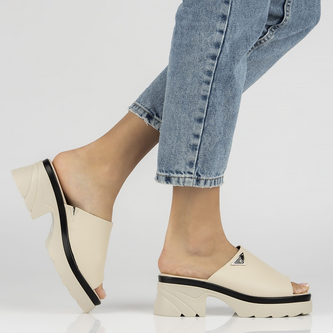 Leather flip-flops Filippo DK4616/23 BE beige