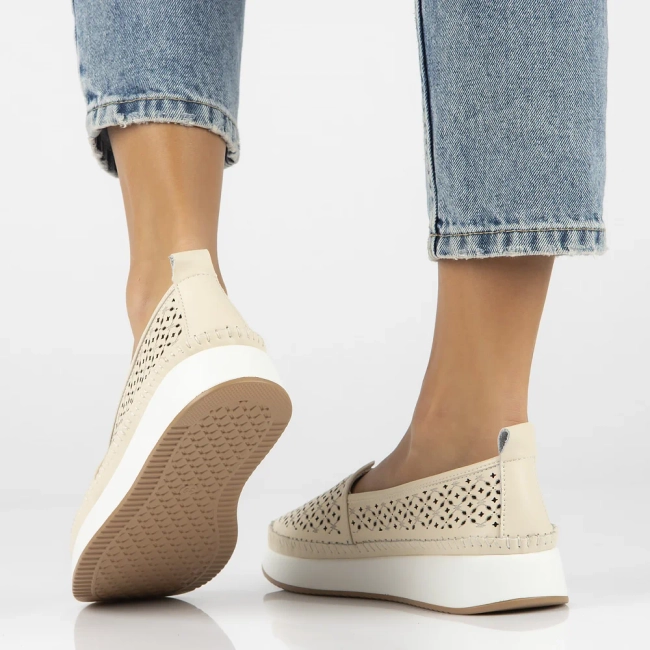 Skórzane półbuty na platformie Filippo DP4555/24 BE beżowe