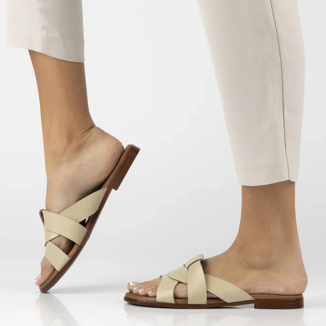 Leather flip-flops Filippo 40387 beige