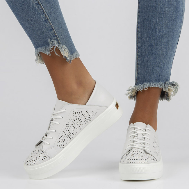 Leather shoes FILIPPO DP3529/22 WH białe