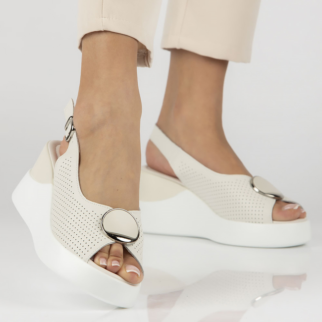 Skórzane sandały na koturnie Filippo DS4406/23 BE beżowe