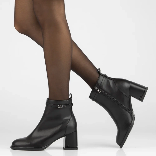 Leather ankle boots Filippo DBT6544/24 BK black