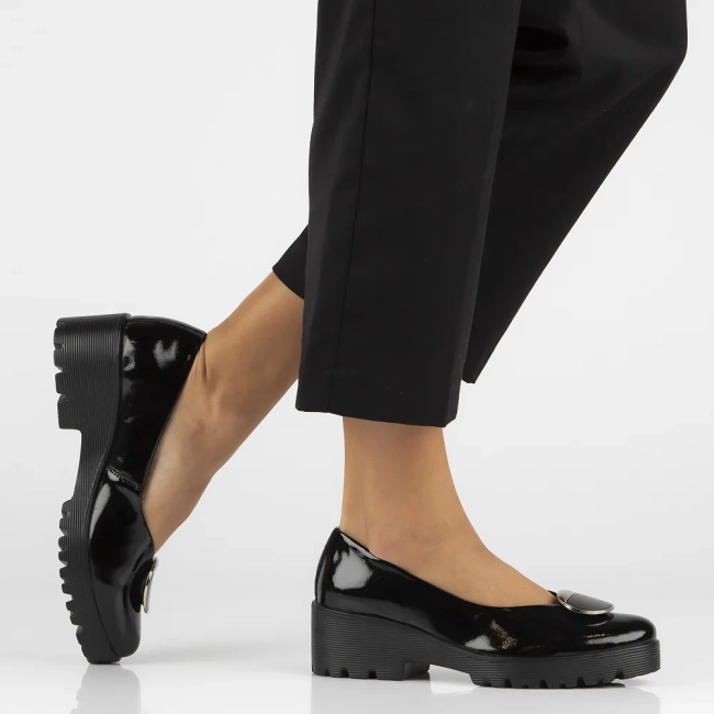 Skórzane półbuty na obcasie Filippo DP4569/24 BK L czarne