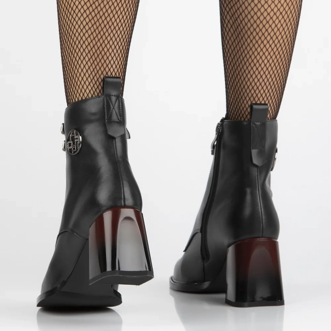 Skórzane botki na słupku Filippo DBT6316/24 BK czarne