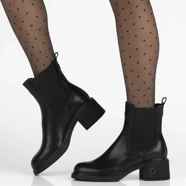 Leather ankle boots Filippo DBT7198/25 BK black