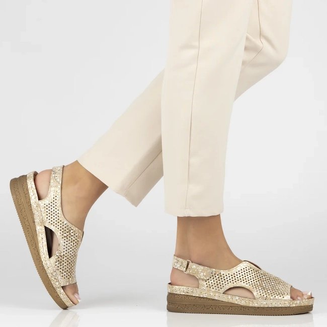 Leather sandals Maciejka L4494-25/00-1 gold