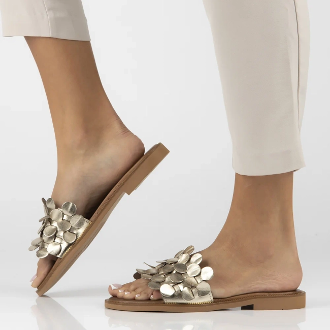 Leather flip-flops Filippo 40381 gold