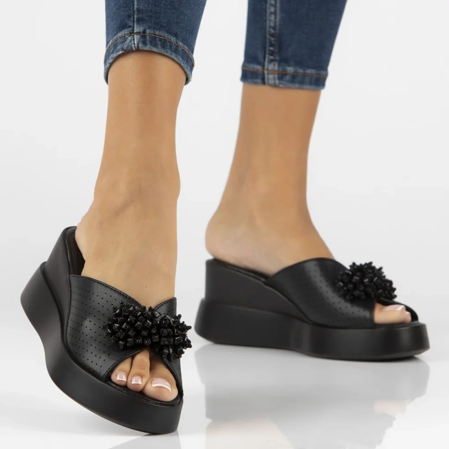 Skórzane klapki Filippo DK6077/24 BK czarne