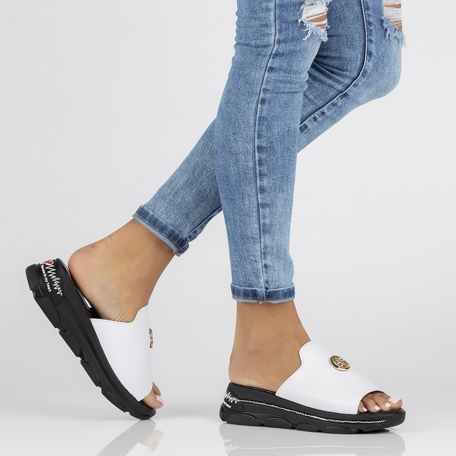 Skórzane klapki na koturnie Filippo DK3872/23 WH białe