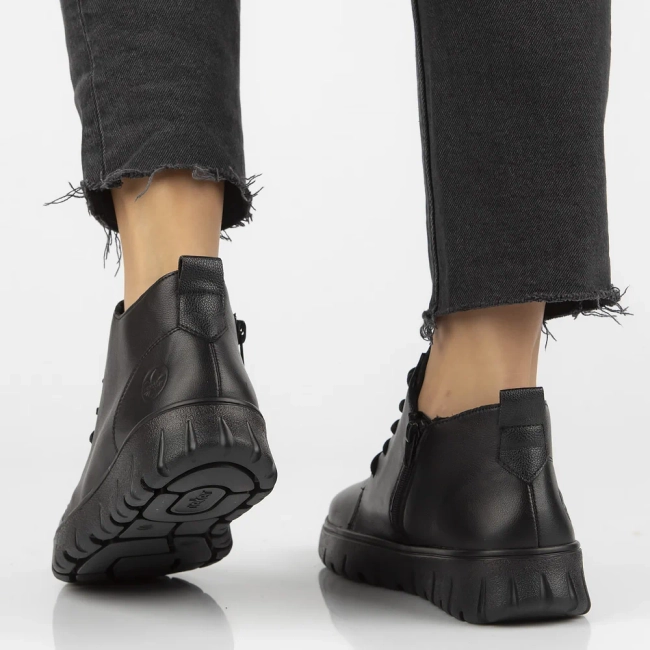 Skórzane botki Rieker N1331-00 czarne
