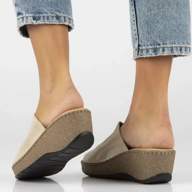 Skórzane klapki Filippo DK6251/24 GO złote