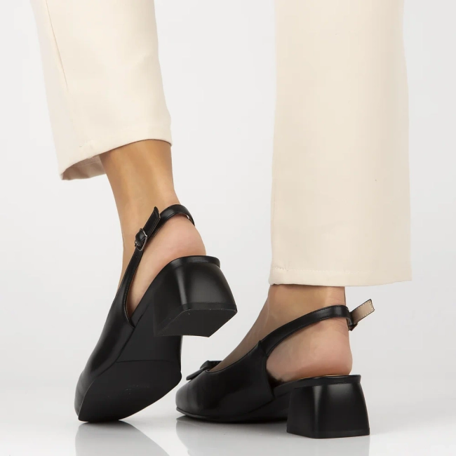 Leather pumps Filippo DP6945/25 BK black