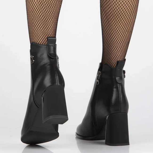 Leather ankle boots Filippo DBT6578/24 BK black