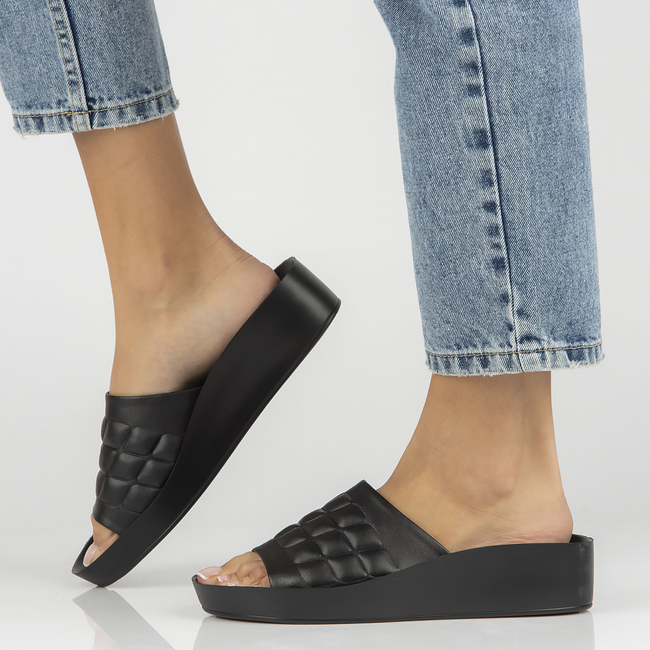 Leather flip-flops Filippo DK4464/23 BK black