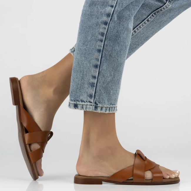 Leather flip-flops Filippo 40387 brown