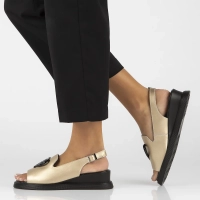 Skórzane sandały na platformie Filippo DS6069/24 GO złote