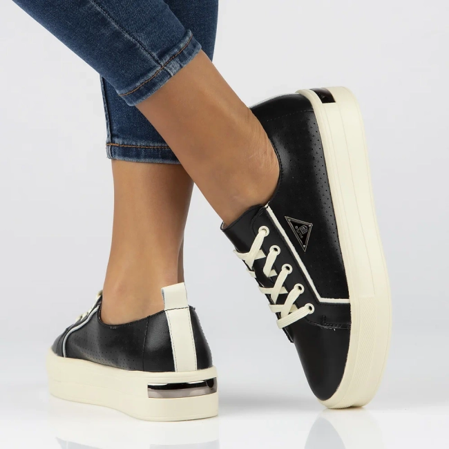 Skórzane półbuty na platformie DP6025/24 BK czarne