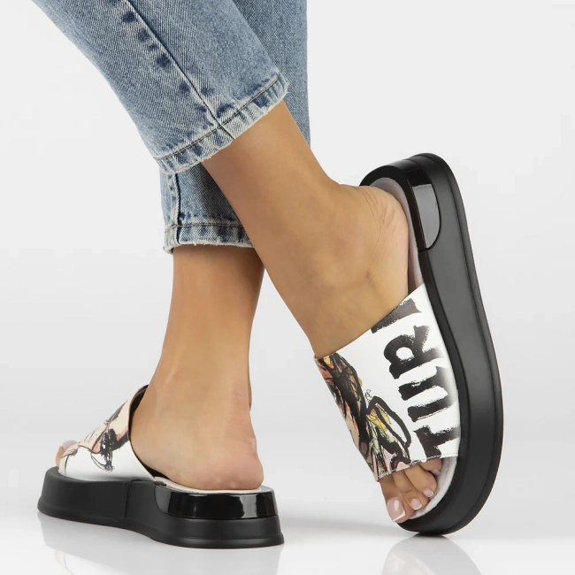 Skórzane klapki Filippo DK6158/25 WH białe