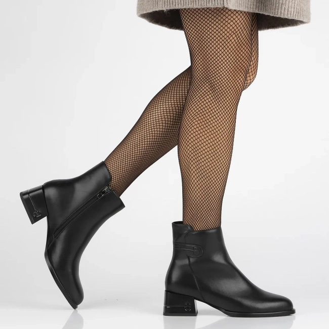 Skórzane botki na obcasie Filippo DBT6323/24 BK czarne