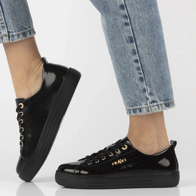 Leather sneakers Filippo DP7052/25 BK black