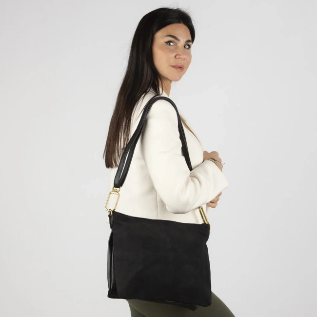 Black handbag mondera