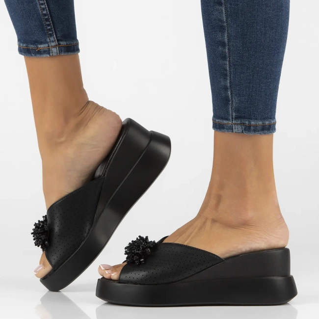 Skórzane klapki Filippo DK6077/24 BK czarne