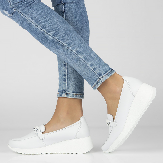 Skórzane półbuty na koturnie Filippo DP3632/23 WH białe