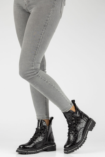 Leather ankle boots Filippo DBT3216/21 BK black