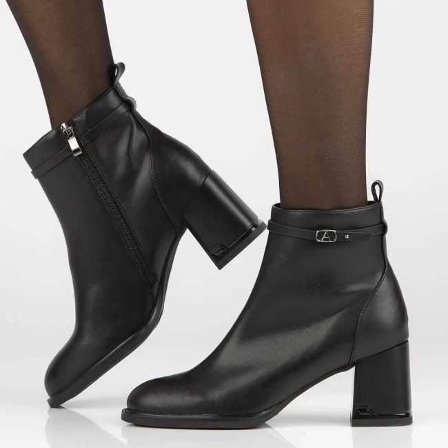 Leather ankle boots Filippo DBT6544/24 BK black