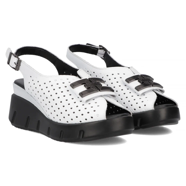 Skórzane sandały na koturnie Filippo DS6062/24 WH białe