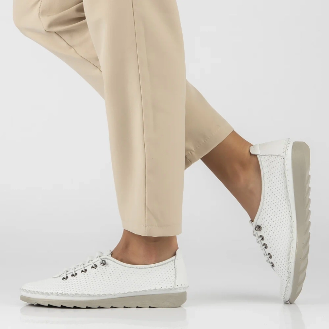 Leather shoes Artiker 54C0750 white