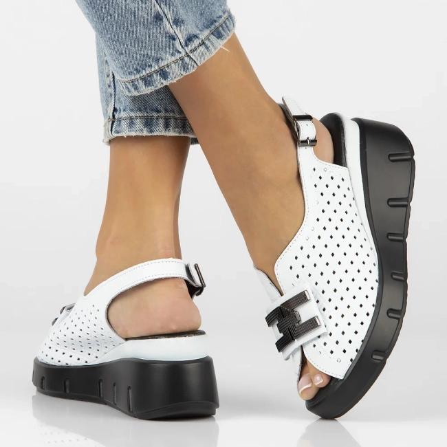 Skórzane sandały na koturnie Filippo DS6062/24 WH białe