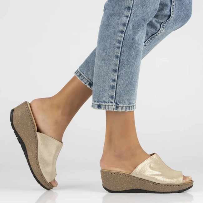 Skórzane klapki Filippo DK6251/24 GO złote