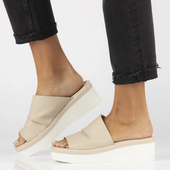 Skórzane klapki Filippo DK6147/24 BE beżowe