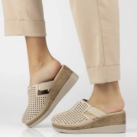 Skórzane klapki Filippo DK6818/25 BE beżowe