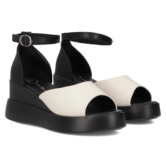 Leather sandals Filippo DS6075/24 BK BE black