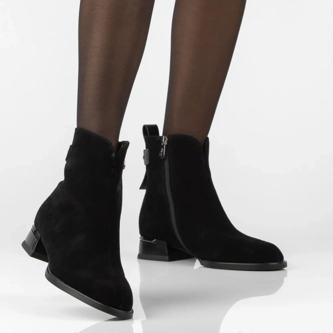 Leather heeled ankle boots Filippo DBT8182/26 BK black