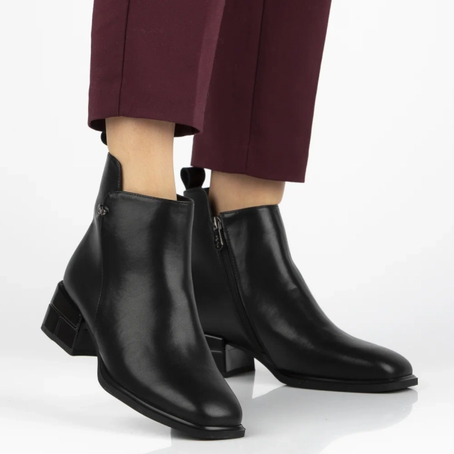 Leather ankle boots Filippo DBT7227/25 BK black