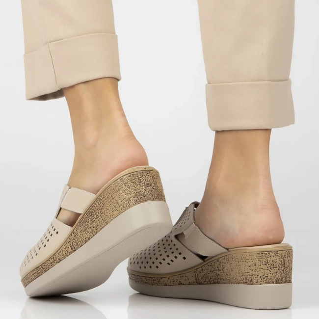 Leather flip-flops Filippo DK6818/26 BE beige