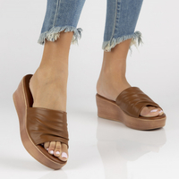 Klapki Filippo DK3608/22 BR brązowe