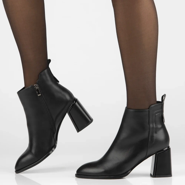 Leather ankle boots Filippo DBT6327/24 BK black