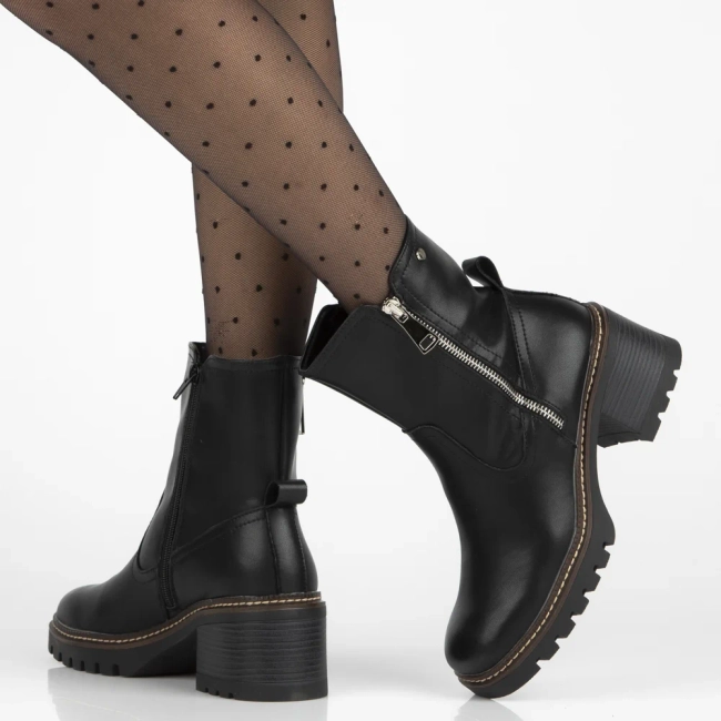 Leather ankle boots Filippo DBT7259/25 BK black