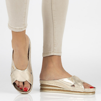 Leather flip-flops Filippo 50095 gold