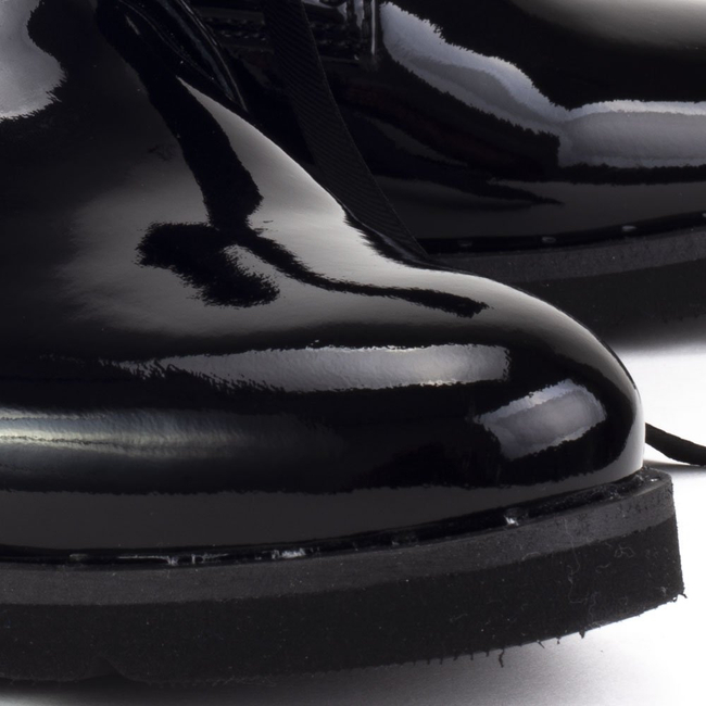 Półbuty Filippo 2582 Czarny Lakier