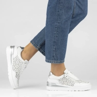 Skórzane sneakersy na platformie Filippo DP7677/26 WH białe