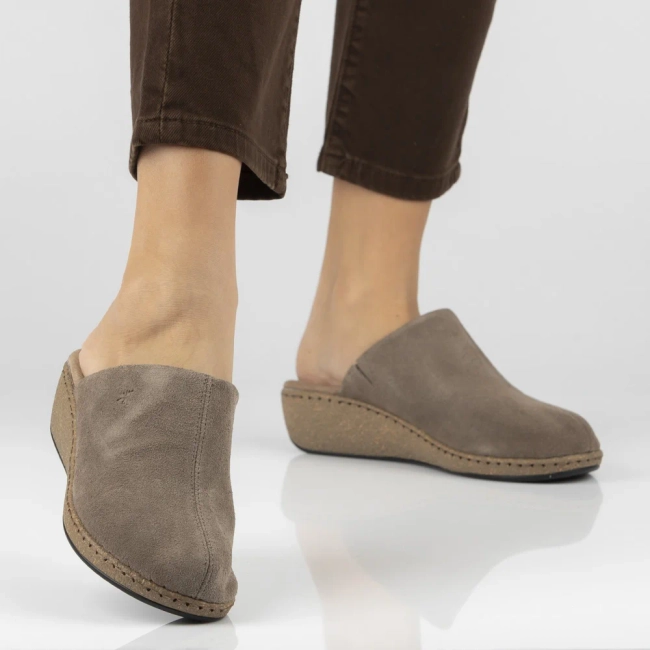 Skórzane klapki Filippo DK7567/26 TP taupe