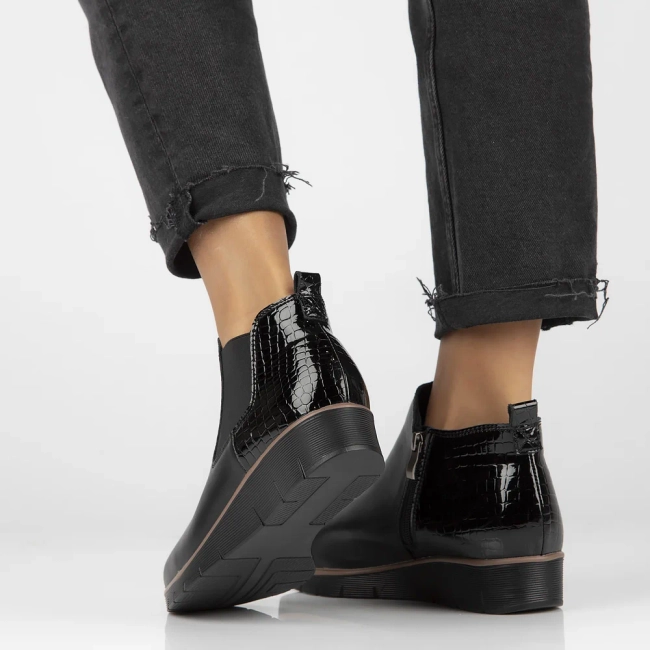 Skórzane botki na koturnie Filippo DBT4706/23 BK czarne