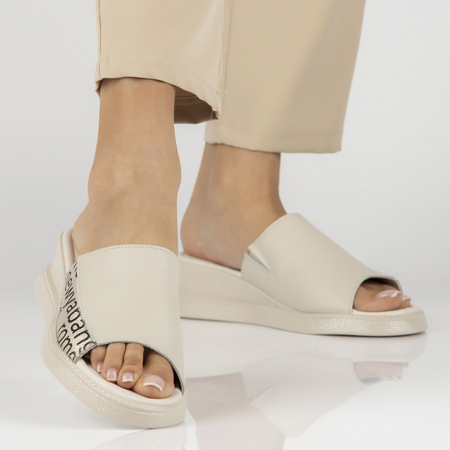 Leather flip-flops Filippo DK4402/23 BE beige